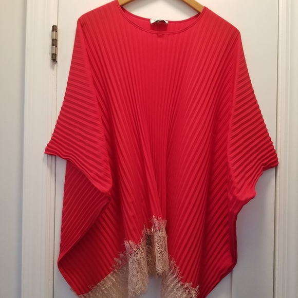 Delfi Collective Victoria pleated lace hem top - Picture 2 of 7